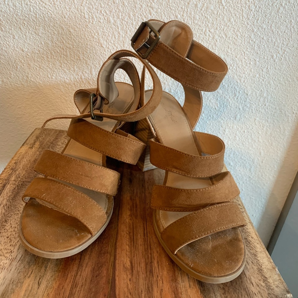 Universal Thread (Target brand) 3.5 inch heels, brown suede, size 9